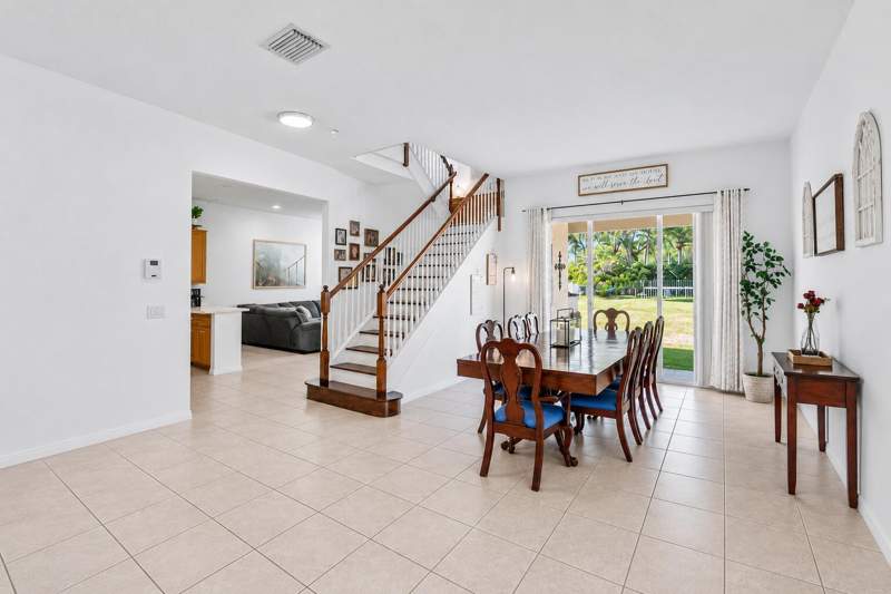5 bedroom Single Family Residence at 140 Bellezza Terrace, Bella Terra Pud 1, Royal Palm Beach — photo 4