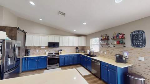 201 NE Faring Avenue, Port St. Lucie FL - photo 13 of 37