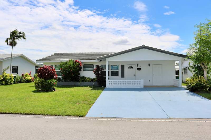 2 bedroom Single Family Residence at 5715 NW 84th Terrace, Mainlands Of Tamarac Lakes, Tamarac — photo 2