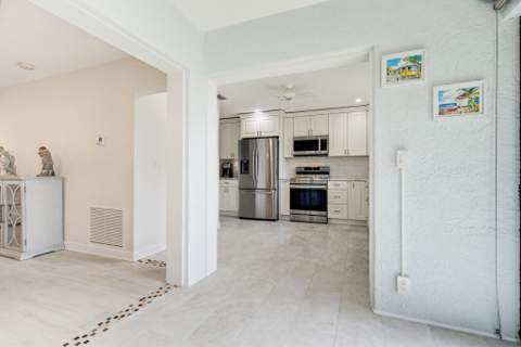 4854 Equestrian Circle #Apt B, Boynton Beach FL - photo 18 of 41