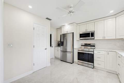 4854 Equestrian Circle #Apt B, Boynton Beach FL - photo 16 of 41
