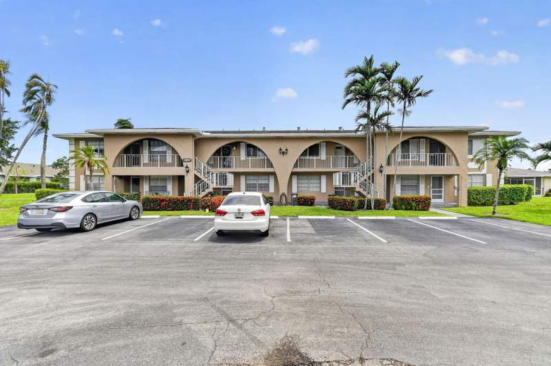 2 bedroom Condominium at 13837 Via Flora #E, Palm Greens At Villa Del Ray Condo II, Delray Beach — photo 2
