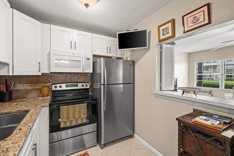 1 bedroom Condominium at 175 Suffolk E, Suffolk At Century Village Condo, Boca Raton — photo 2