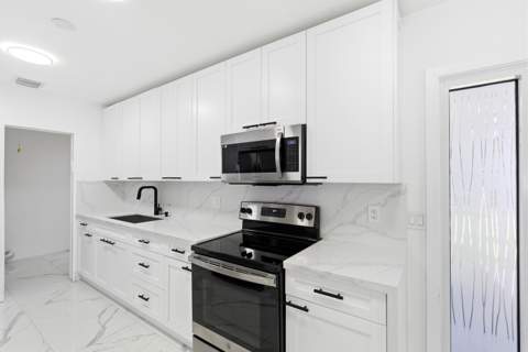 6444 Oak Street, Hollywood FL - photo 8 of 32