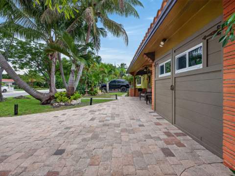 949 NE 25th Avenue, Pompano Beach FL - photo 8 of 88