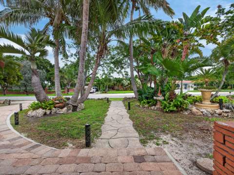 949 NE 25th Avenue, Pompano Beach FL - photo 11 of 88