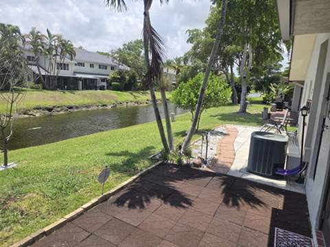 2098 SW 17th Drive, Deerfield Beach FL - photo 7 of 28