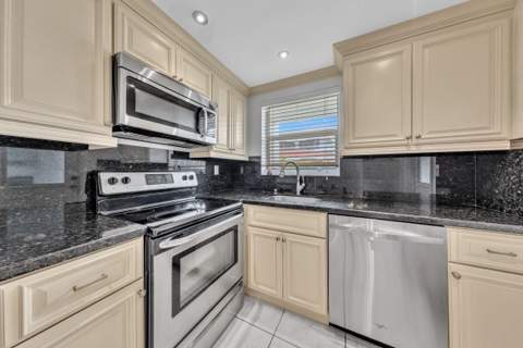 580 Egret Drive #121, Hallandale Beach FL - photo 17 of 43