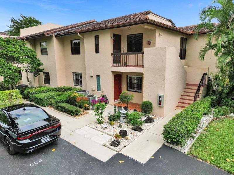 3 bedroom Townhouse at 9264 Vista Del Lago #24-i, Pines Of Boca Lago Condo, Boca Raton — photo 2