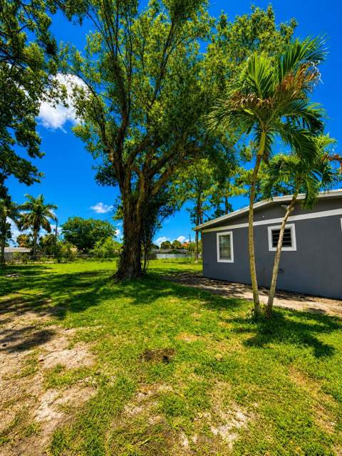 468 N 53rd Dr Drive, Royal Palm Estates FL - photo 7 of 38