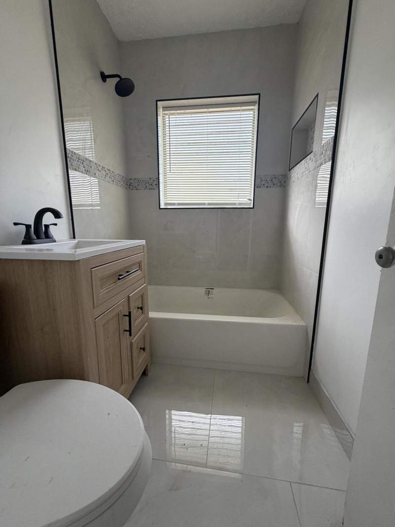 2 bedroom Single Family Residence at 1437 NW 10th Place, Lauderdale Manors Add, Fort Lauderdale — photo 5