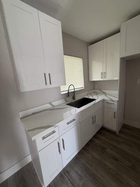 1437 NW 10th Place, Fort Lauderdale FL - photo 6 of 15
