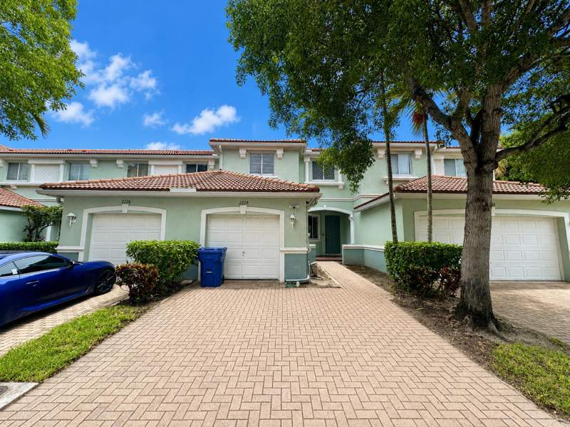 3 bedroom Townhouse at 2228 Oakmont Drive, Thousand Oaks, Riviera Beach — photo 2