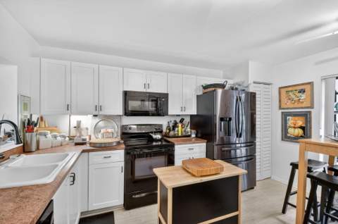 3329 Perimeter Drive, Greenacres FL - photo 6 of 33