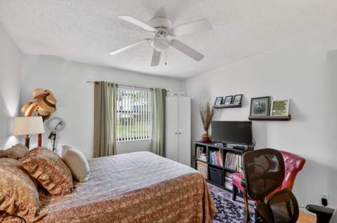 3329 Perimeter Drive, Greenacres FL - photo 15 of 33
