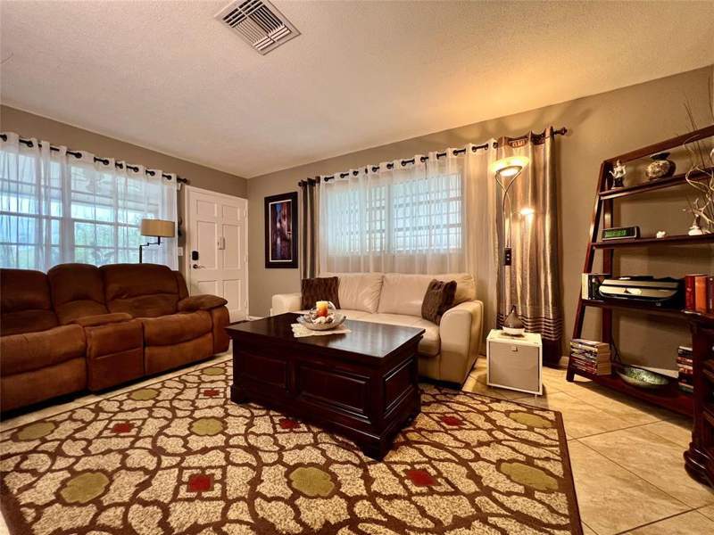 1 bedroom Condominium at 160 NE 8th Avenue #1b, Eldorado Country Club Apt Condo, Hallandale Beach — photo 4