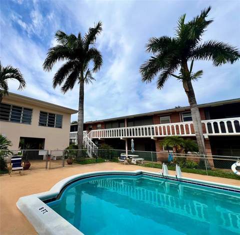 160 NE 8th Avenue #1b, Hallandale Beach FL - photo 12 of 14