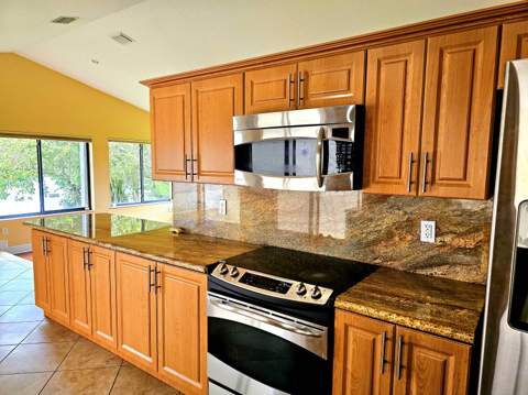 566 Village Lake Drive, Weston FL - photo 10 of 37