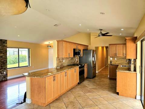 566 Village Lake Drive, Weston FL - photo 18 of 37