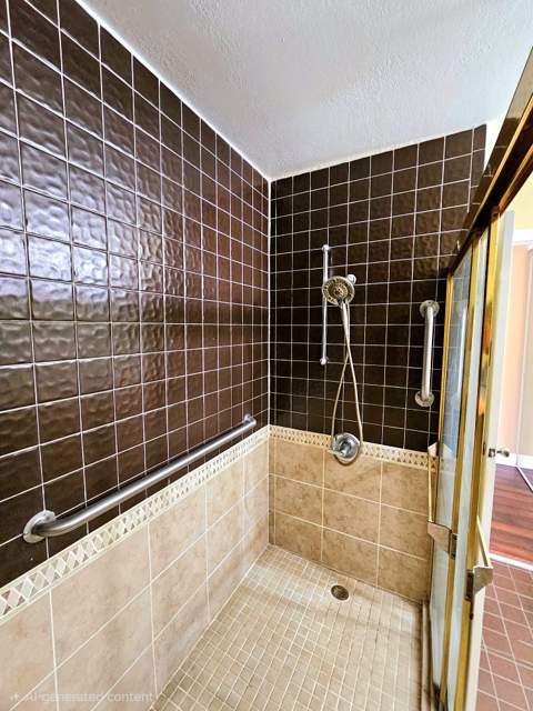 566 Village Lake Drive, Weston FL - photo 20 of 37