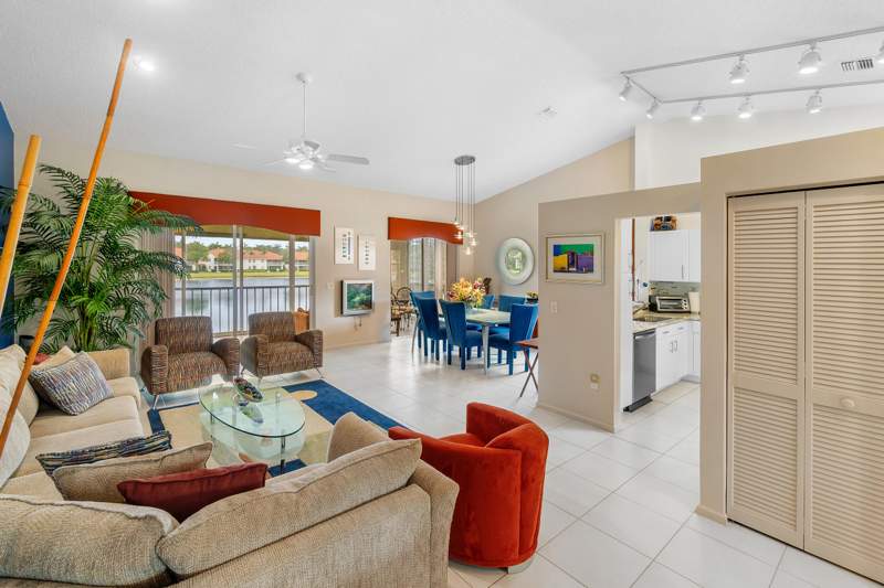 2 bedroom Condominium at 9829 Seacrest Circle #202, Palm Isles, Boynton Beach — photo 4