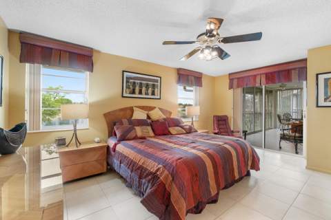 9829 Seacrest Circle #202, Boynton Beach FL - photo 16 of 38