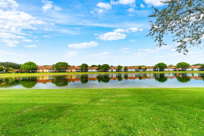 2 bedroom Condominium at 9829 Seacrest Circle #202, Palm Isles, Boynton Beach — photo 3