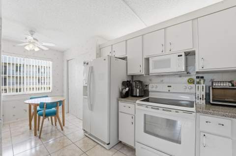 3146 Via Poinciana #307, Lake Worth FL - photo 11 of 44