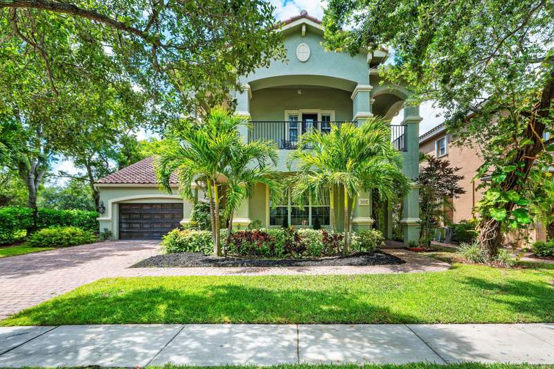 5 bedroom Single Family Residence at 599 Cresta Circle, Terracina Johnson Property, West Palm Beach — photo 2