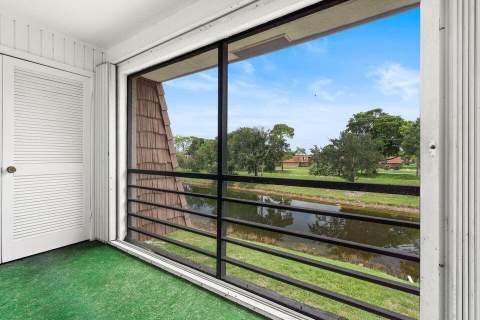 4151 Oak Terrace Drive #4151, Greenacres FL - photo 7 of 32