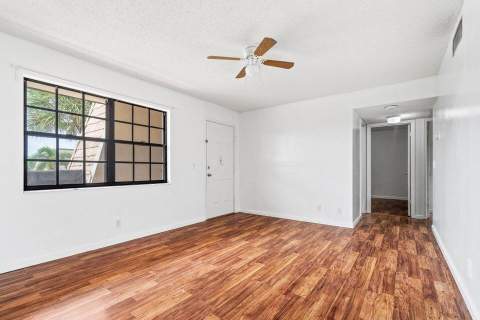 4151 Oak Terrace Drive #4151, Greenacres FL - photo 8 of 32