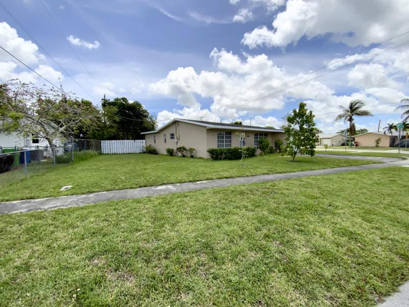3 bedroom Single Family Residence at 9791 NW 25th Court, Sunrise Golf Village Sec 20, Sunrise — photo 3