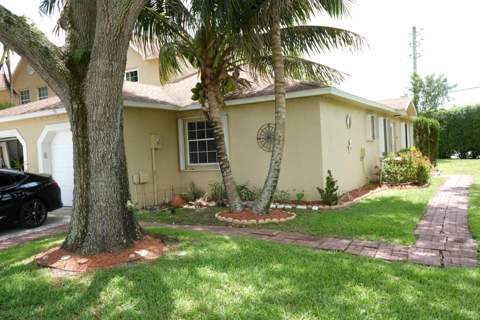 201 Maplewood Drive #201, Greenacres FL - photo 8 of 26