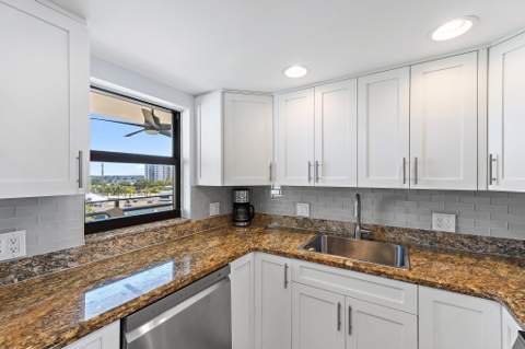 336 Golfview Road #619, North Palm Beach FL - photo 12 of 58