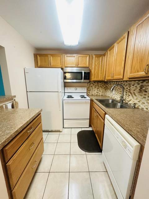 86 Markham E, Deerfield Beach FL - photo 8 of 54