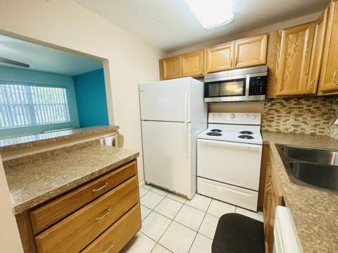86 Markham E, Deerfield Beach FL - photo 10 of 54