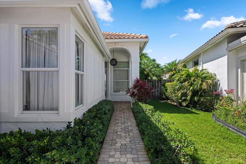 3 bedroom Single Family Residence at 12171 Glen Bay Drive, Eagles Landing Of P B Polo And Country Club Wellin, Wellington — photo 4