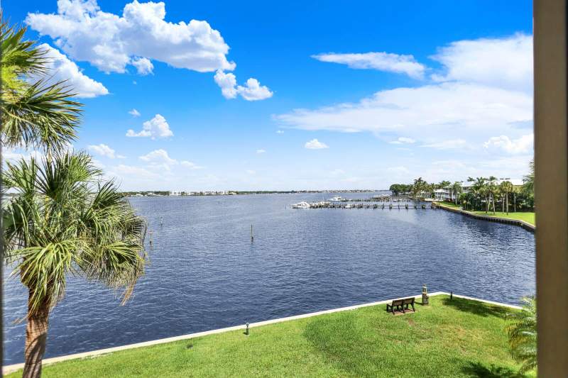 2 bedroom Condominium at 1950 SW Palm City Road #14-305, Circle Bay Yacht Club Condo, Stuart — photo 5