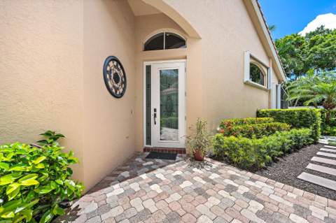 8164 Sandpiper Way, West Palm Beach FL - photo 6 of 51