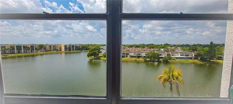 3 bedroom Condominium at 3301 Spanish Moss Terrace #219, Lakes Of Inverrary Condo, Lauderhill — photo 4