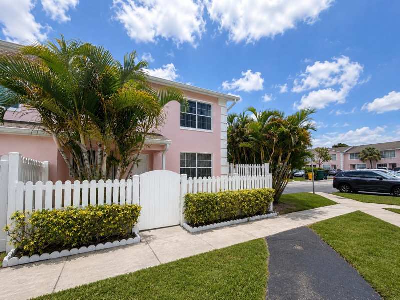 2 bedroom Townhouse at 217 Foxtail Drive #H, Charter Club Of Palm Beach, Greenacres — photo 1