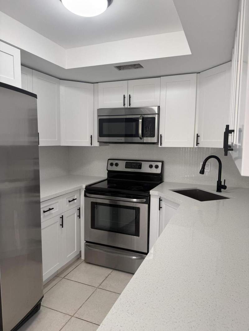 2 bedroom Townhouse at 217 Foxtail Drive #H, Charter Club Of Palm Beach, Greenacres — photo 3