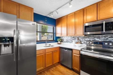 1201 SE Parkview Place #G4, Stuart FL - photo 6 of 36