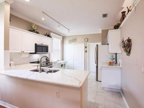 875 NW Sarria Court, Port St. Lucie FL - photo 6 of 23