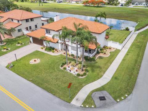 6431 Olde Moat Way, Davie FL - photo 7 of 54