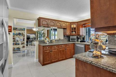 6431 Olde Moat Way, Davie FL - photo 14 of 54