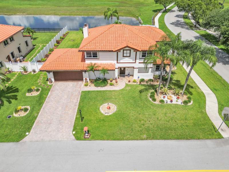 4 bedroom Single Family Residence at 6431 Olde Moat Way, Waverly Hundred, Davie — photo 3