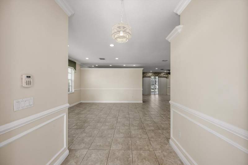 5 bedroom Single Family Residence at 9100 Dupont Place, Olympia 2, Wellington — photo 4