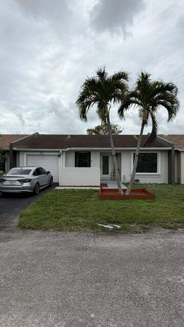 2 bedroom Townhouse at 5460 S Lakewood Cir S #C, Lakewood On The Green Sec 2, Margate — photo 2