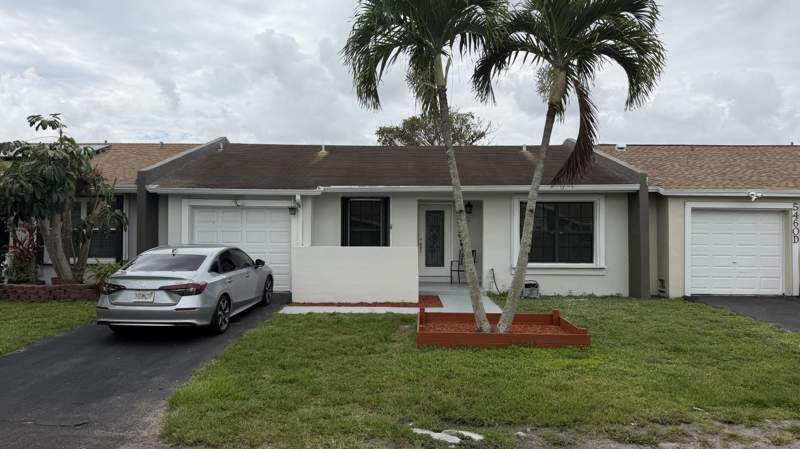 2 bedroom Townhouse at 5460 S Lakewood Cir S #C, Lakewood On The Green Sec 2, Margate — photo 3